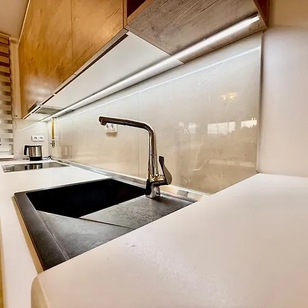 Jedra I Near Center & Station *