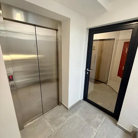 Jedra I Near Center & Station Διαμέρισμα