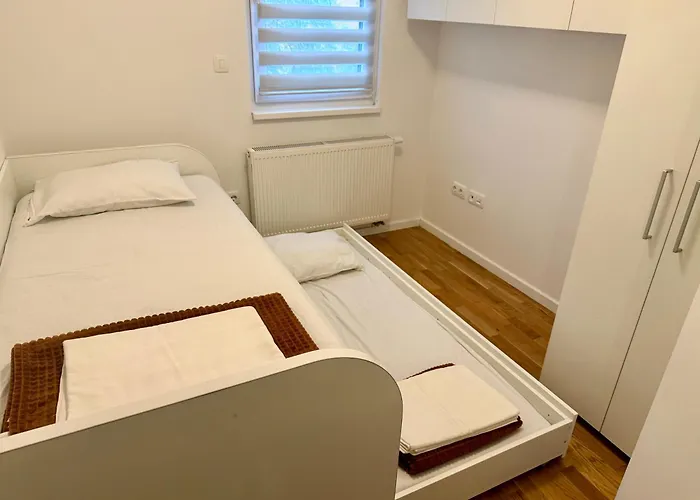 Jedra I Near Center & Station *