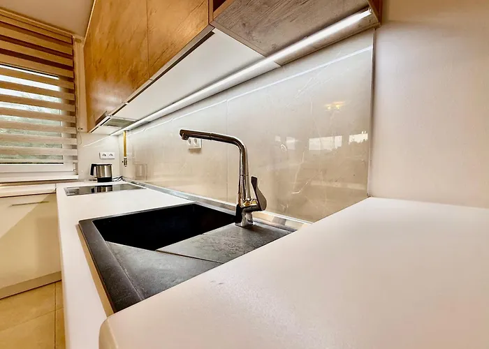 Jedra I Near Center & Station *