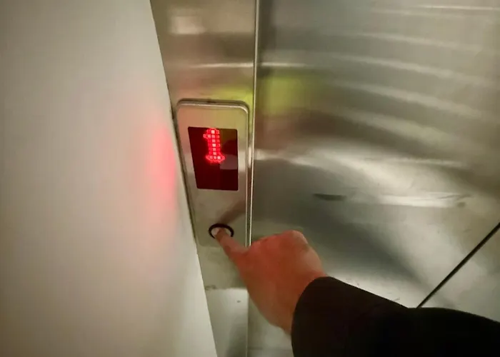 Jedra I Near Center & Station *