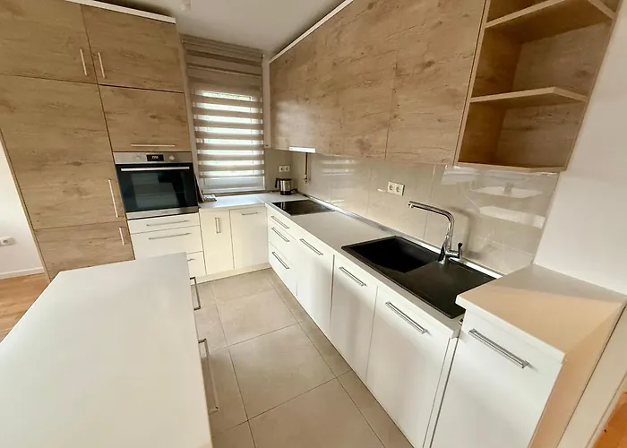 Jedra I Near Center & Station * سراييفو